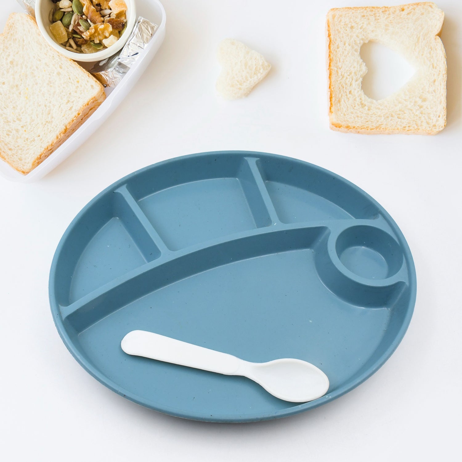 Plastic Food Plates / Biodegradable 5 Compartment Plate With Spoon for Food Snacks / Nuts / Desserts Plates for Kids, Reusable Plates for Outdoor, Camping, BPA-free (1 Pc) Plastic Food Plates / Biodegradable 5 Compartment Plate With Spoon for Food Snacks / Nuts / Desserts Plates for Kids, Reusable Plates for Outdoor, Camping, BPA-free (1 Pc)